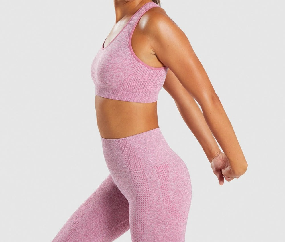 Seamless quick-drying yoga clothes designed for comfort, stretch, and all-day fitness performance.