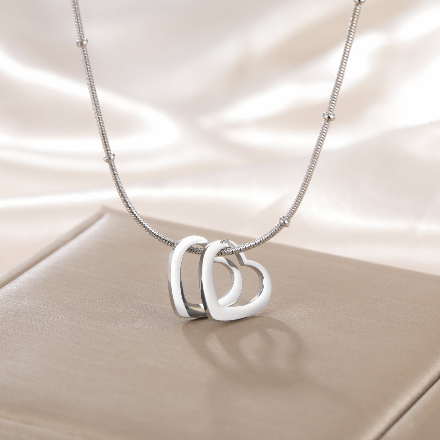 Simple Heart-shaped Light Plate Necklace